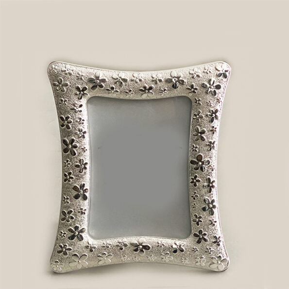 artistic_embossed_silver_photo_frame_18×24_cm_photo_size_1